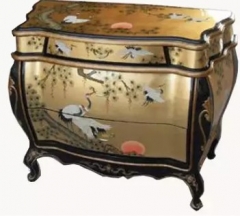Une commode chinoise dorée